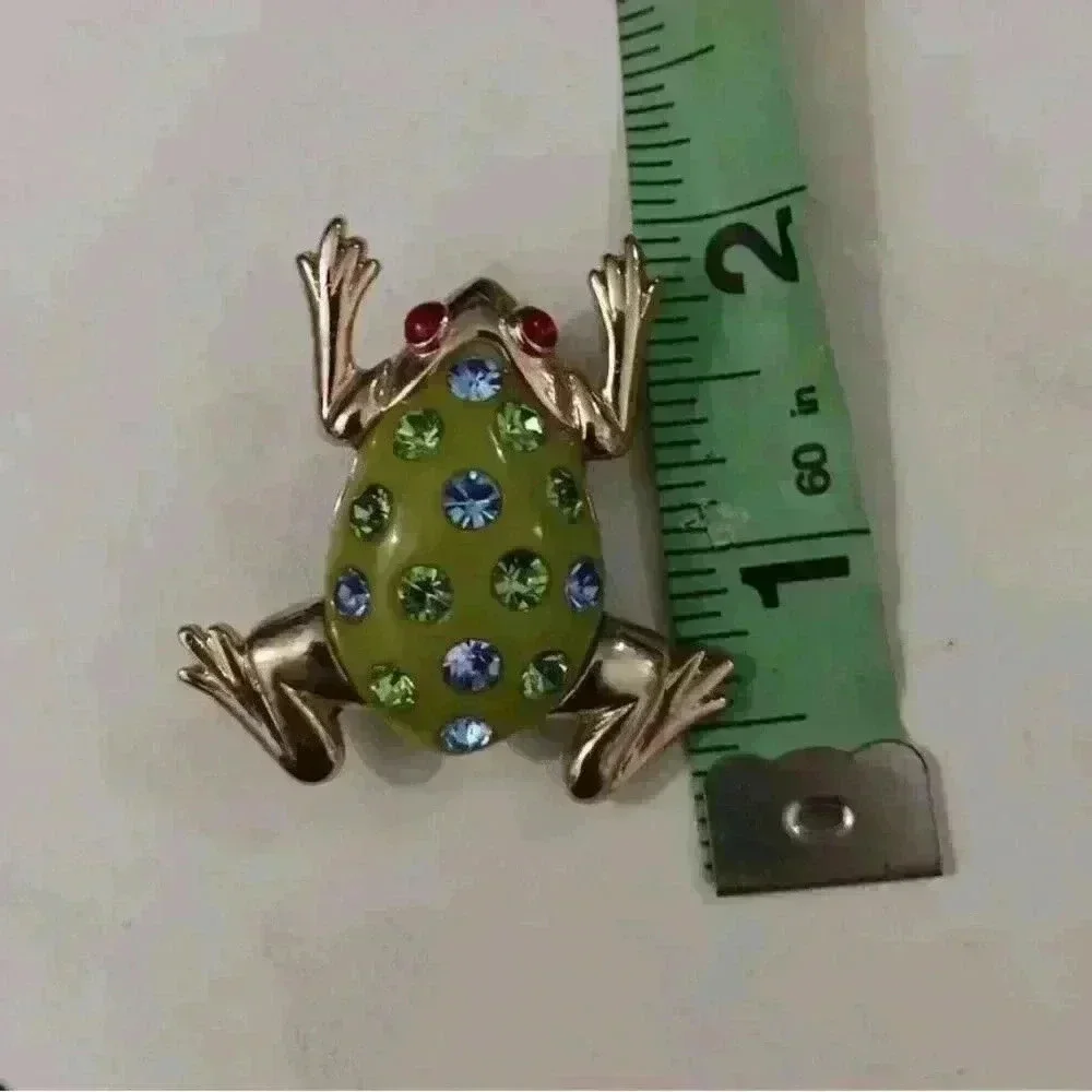 Adorable Green Gold-tone Frog Pin Brooch W‎ Rhinestones 1.5” Red Eyes